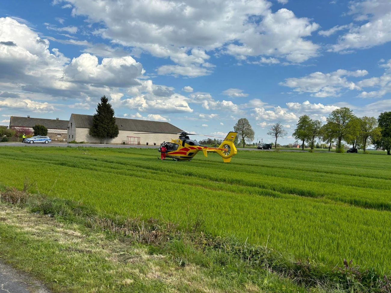 Wypadek motocykla i samochodu. Wezwali helikopter