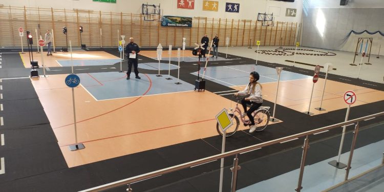 Hala zmieniła się w tor rowerowy