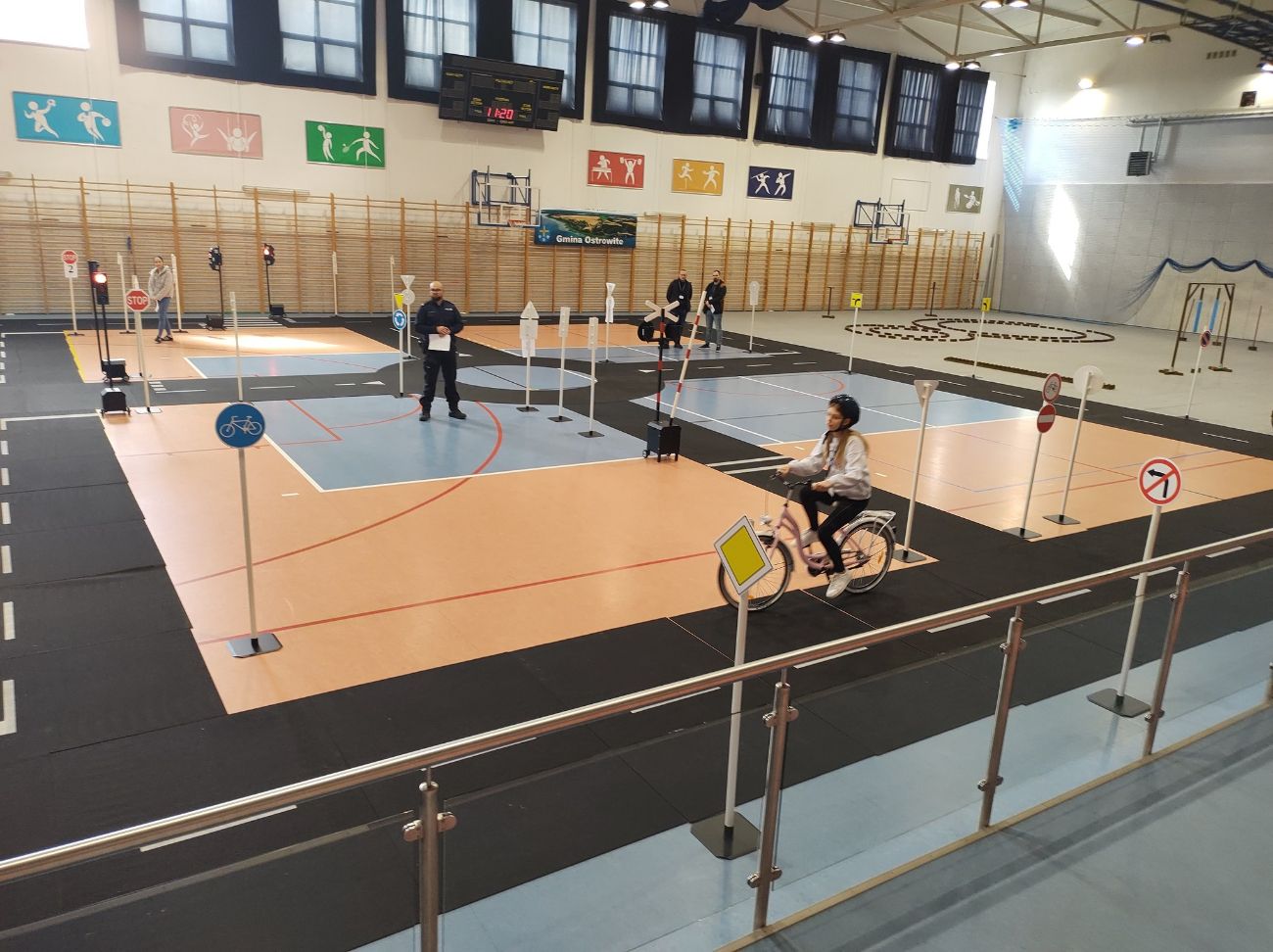 Hala zmieniła się w tor rowerowy