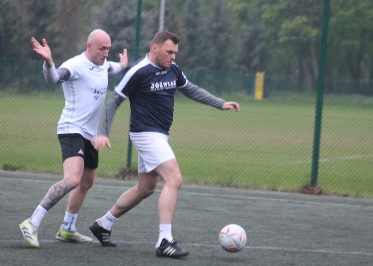 Lider przegrał z mistrzem