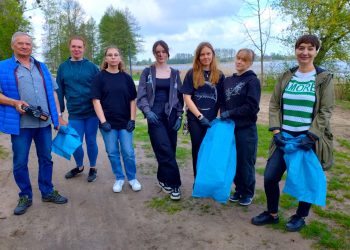 Sprzątali brzeg jeziora Słupeckiego