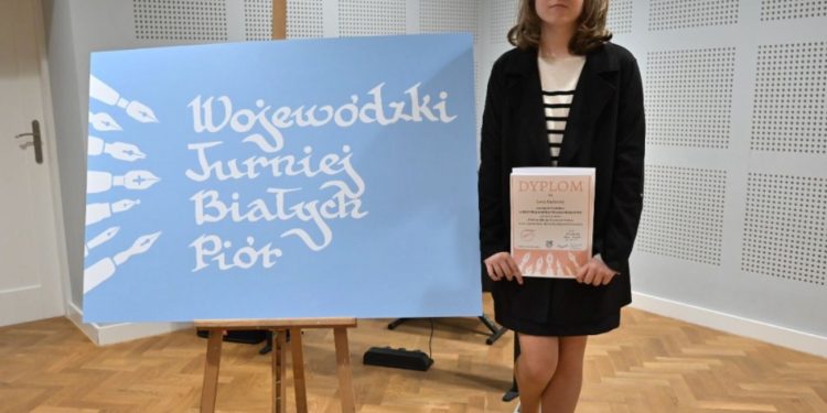 Lena nagrodzona w Wojewódzkim Turnieju Białych Piór