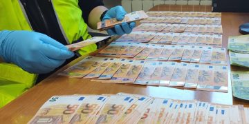 Zapłacił za samochód fałszywymi pieniędzmi 