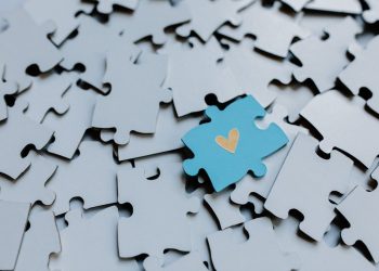 Policjanci wspierają w Słupcy osoby autystyczne