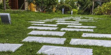 Jak wybrać odpowiednią kostkę brukową do swojego ogrodu w Poznaniu?