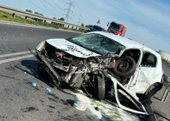 Groźnie na drodze wojewódzkiej. Lądował śmigłowiec