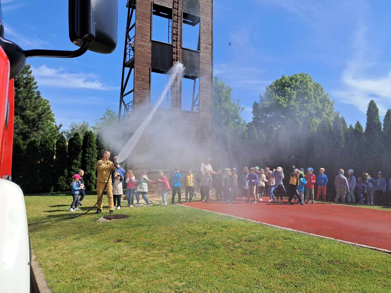 Dzieci z Lądku u słupeckich strażaków