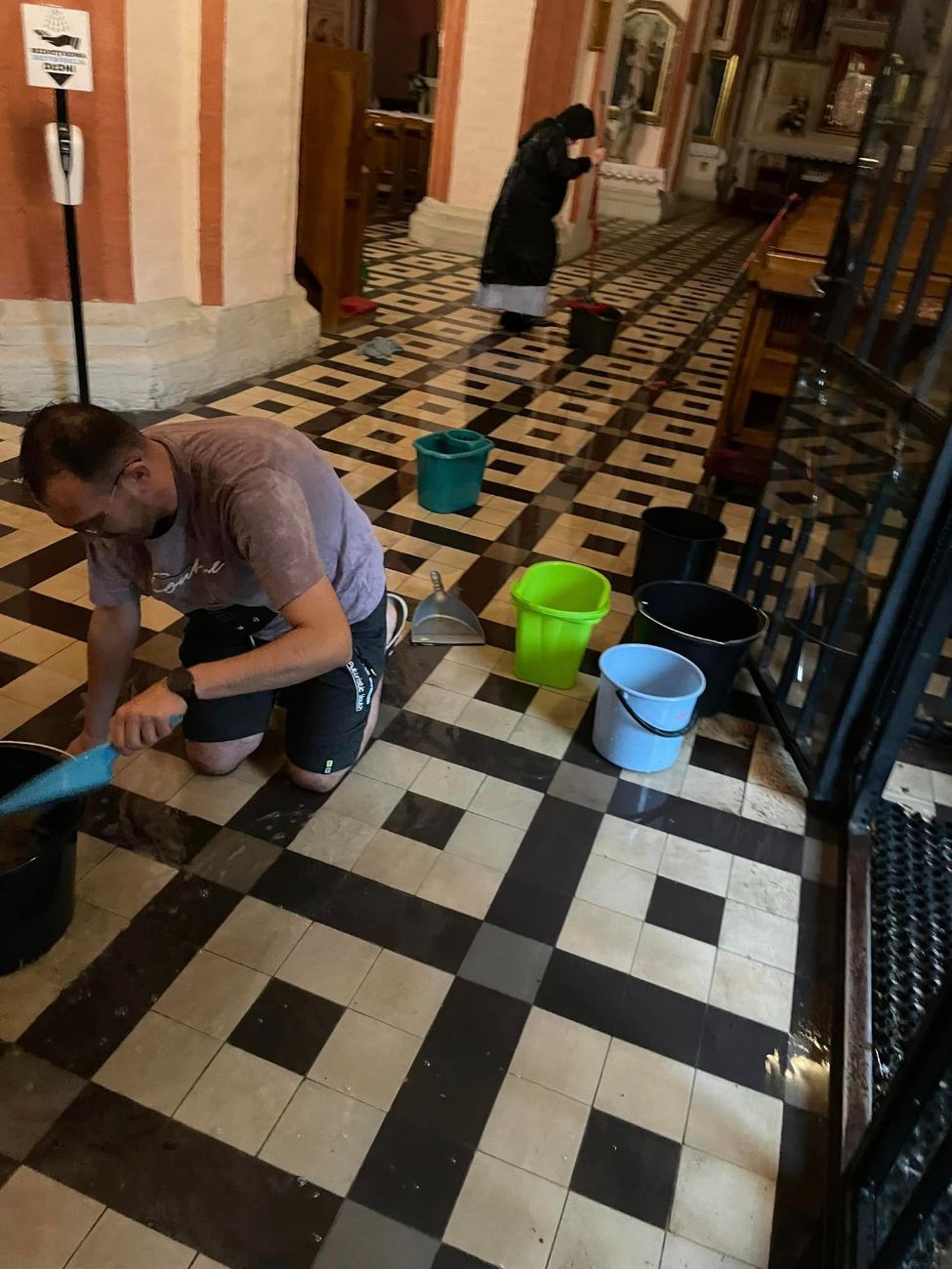 Księża usuwali skutki ulewy. Mają apel do wiernych