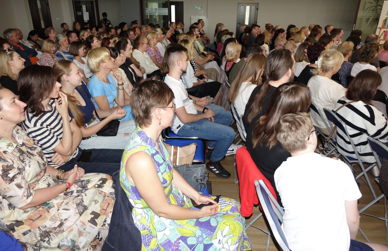 Znowu tłumy w bibliotece. Gościem Artur Barciś