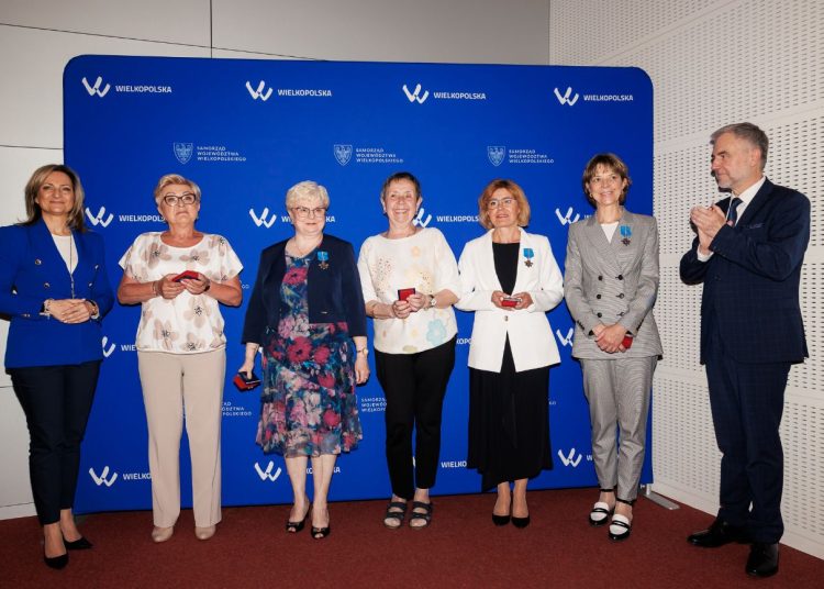 W samorządzie przepracowała ponad 40 lat. Dziś odznaczył ją marszałek