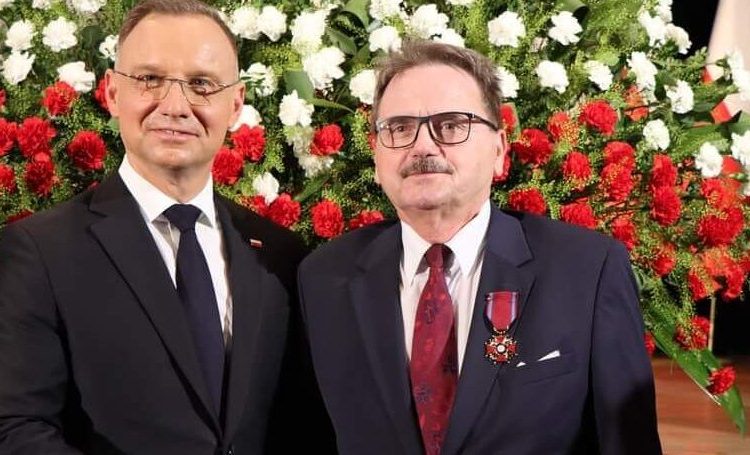 Dyrektor z ważnym odznaczeniem. Wręczył mu je prezydent