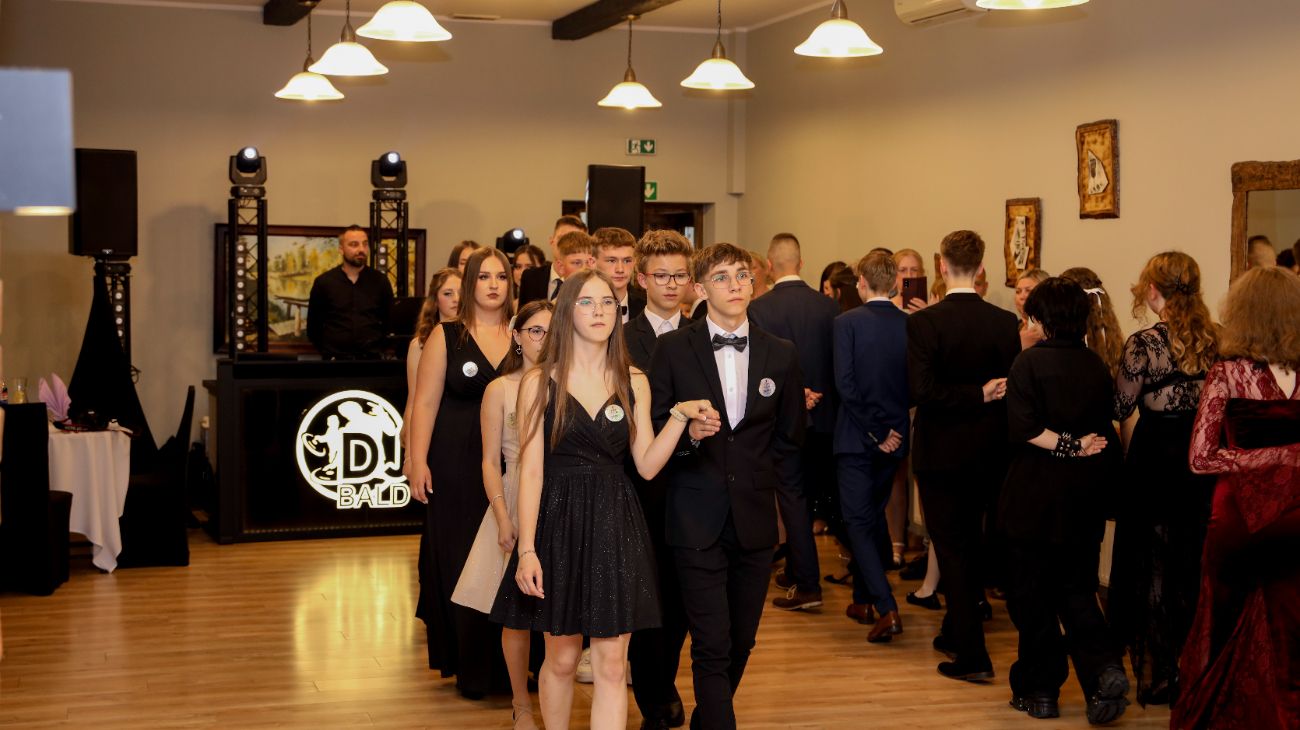 Bal Ósmoklasistów z Jedynki. Zobacz zdjęcia