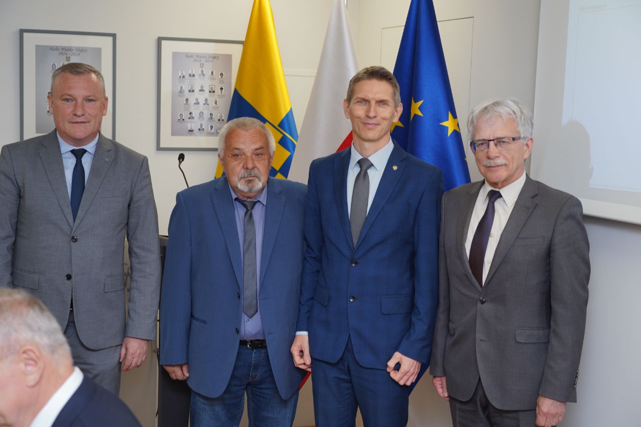 Słupeccy radni po pierwszej sesji. Zobacz zdjęcia