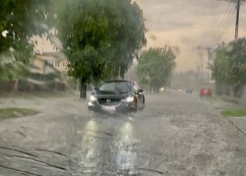 Woda wdarła się do sklepu – zobacz film