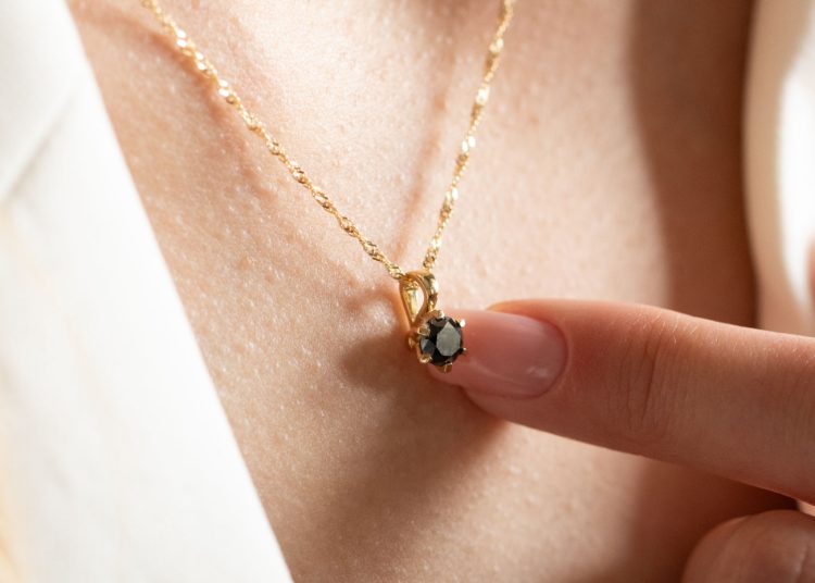 Idealna biżuteria do pracy – co jest odpowiednie?