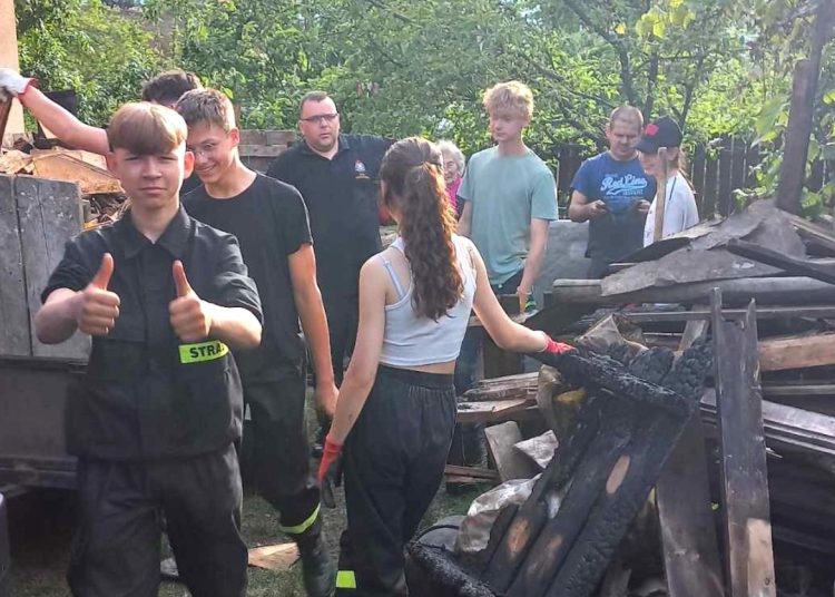 Młodzi strażacy ruszyli z pomocą