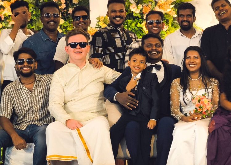 Poleciał do Indii na ślub