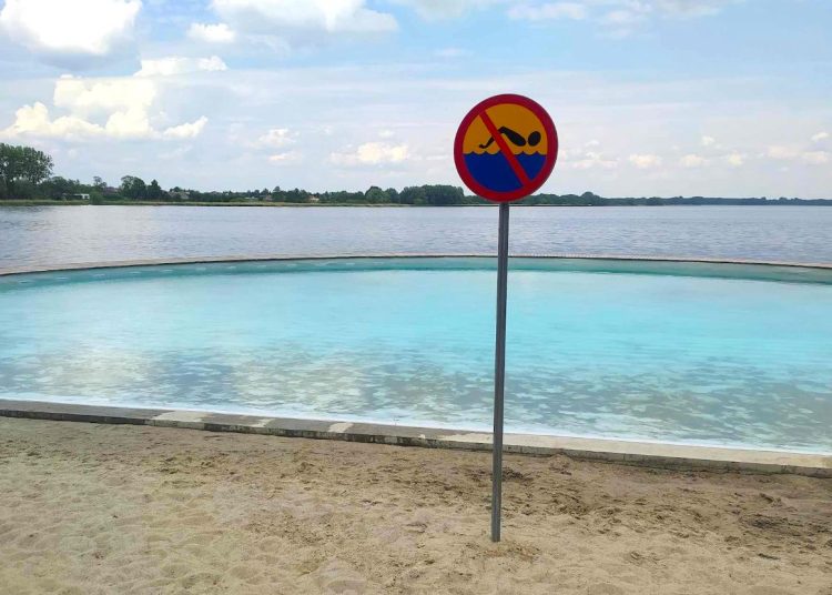 Dlaczego ma być zakaz kąpieli? Burmistrz wyjaśnia