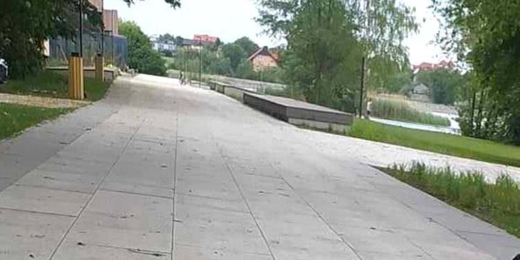 Ten przepis może pozwolić Ci przejechać się rowerem po promenadzie. Ale jest ważny warunek