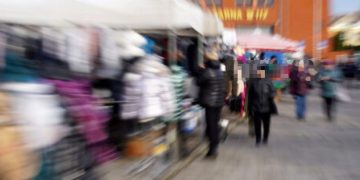 Akcja na targu. Strażacy pobiegli na pomoc