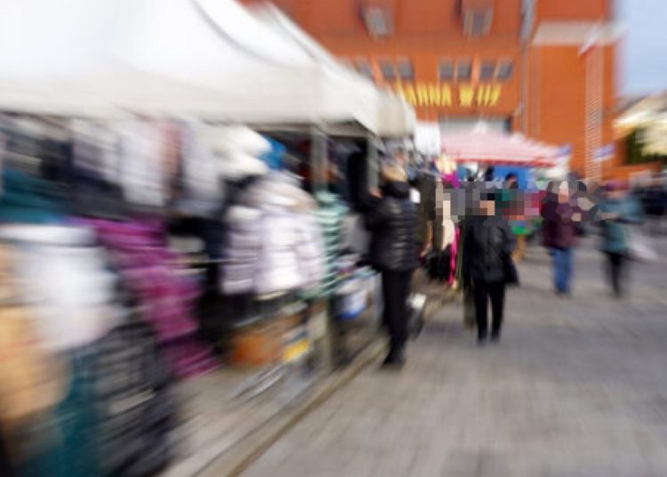 Akcja na targu. Strażacy pobiegli na pomoc