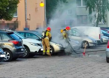 Akcja straży na Kopernika. Zapalił się samochód