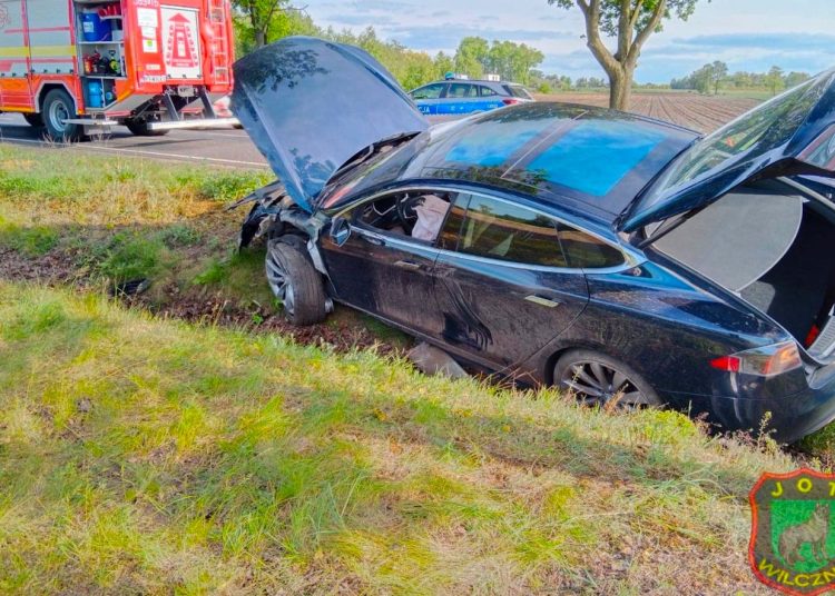 Zderzyły się dwa auta. Jedna osoba w szpitalu