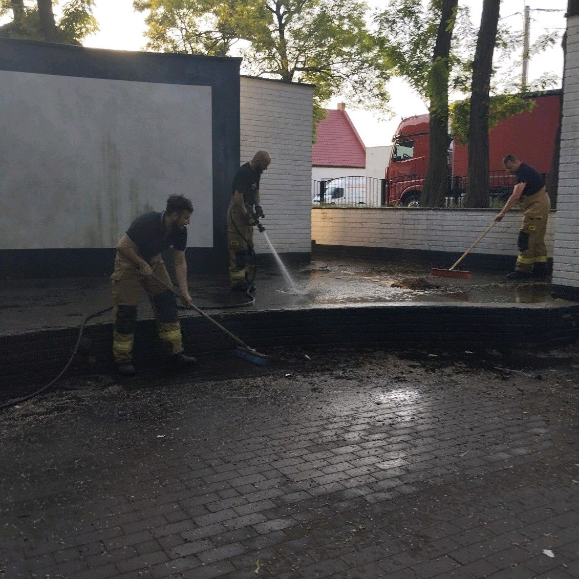 Druhowie z Ciążenia posprzątali Skwerek