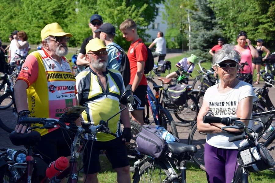 Rozpoczęli majówkę na sportowo. Na trasie ponad 130 rowerzystów ZDJĘCIA
