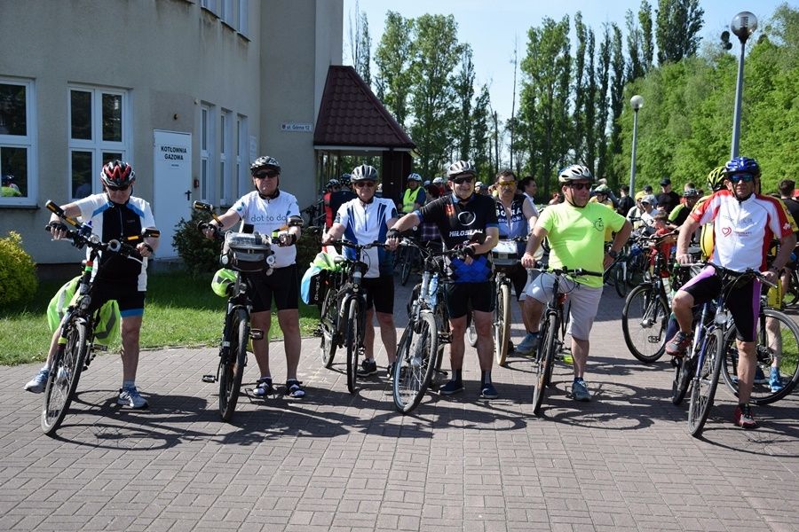 Rozpoczęli majówkę na sportowo. Na trasie ponad 130 rowerzystów ZDJĘCIA