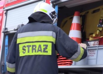 Akcja strażaków w Anastazewie. Pali się dom