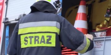 Akcja strażaków w Anastazewie. Pali się dom