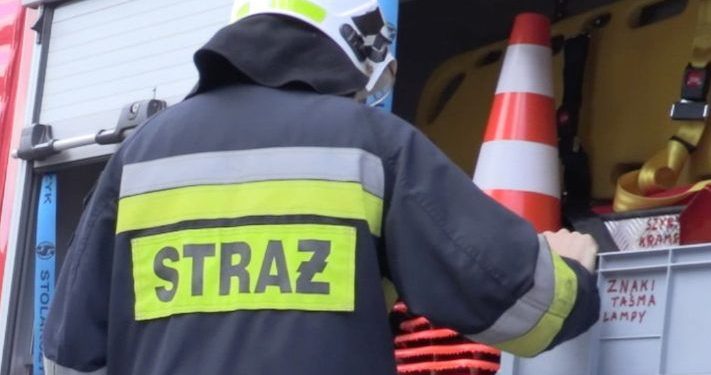 Akcja strażaków w Anastazewie. Pali się dom