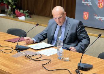 Radni już ślubowali. W prezydium sami panowie