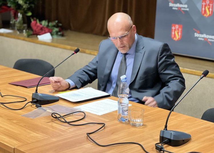 Radni już ślubowali. W prezydium sami panowie