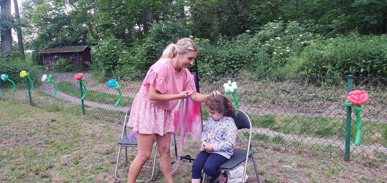 Pogoda im nie przeszkodziła. Świetna zabawa na Róży