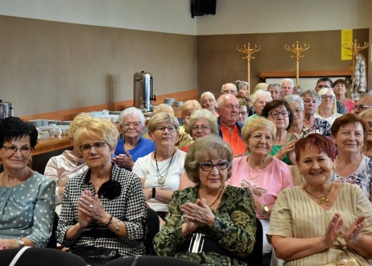 Zdali indeksy i rozpoczęli wakacje. Rekordzistka zaliczyła 165 godzin zajęć na Uniwersytecie