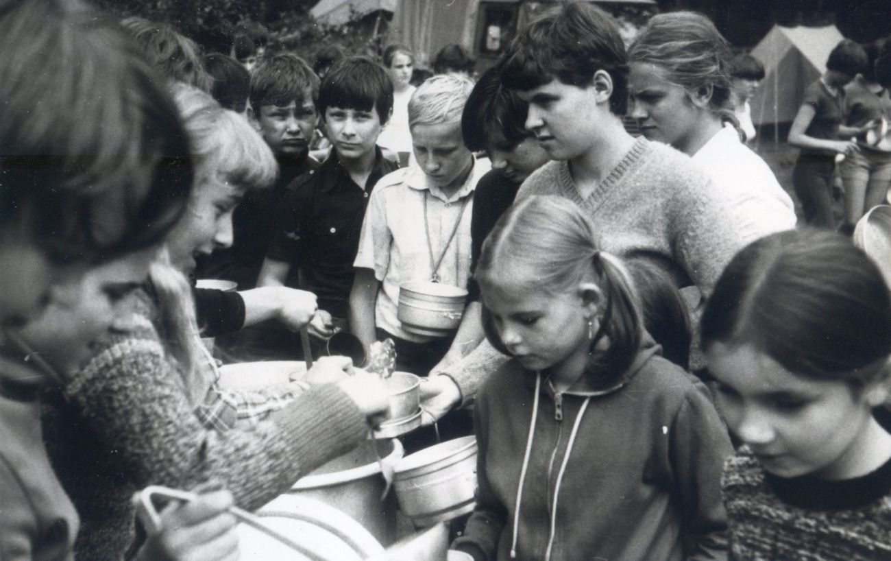 To zdjęcia z 1980 roku. Kto się rozpozna?