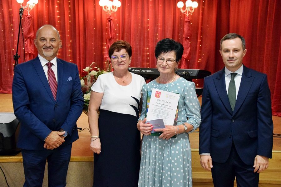 Zdali indeksy i rozpoczęli wakacje. Rekordzistka zaliczyła 165 godzin zajęć na Uniwersytecie