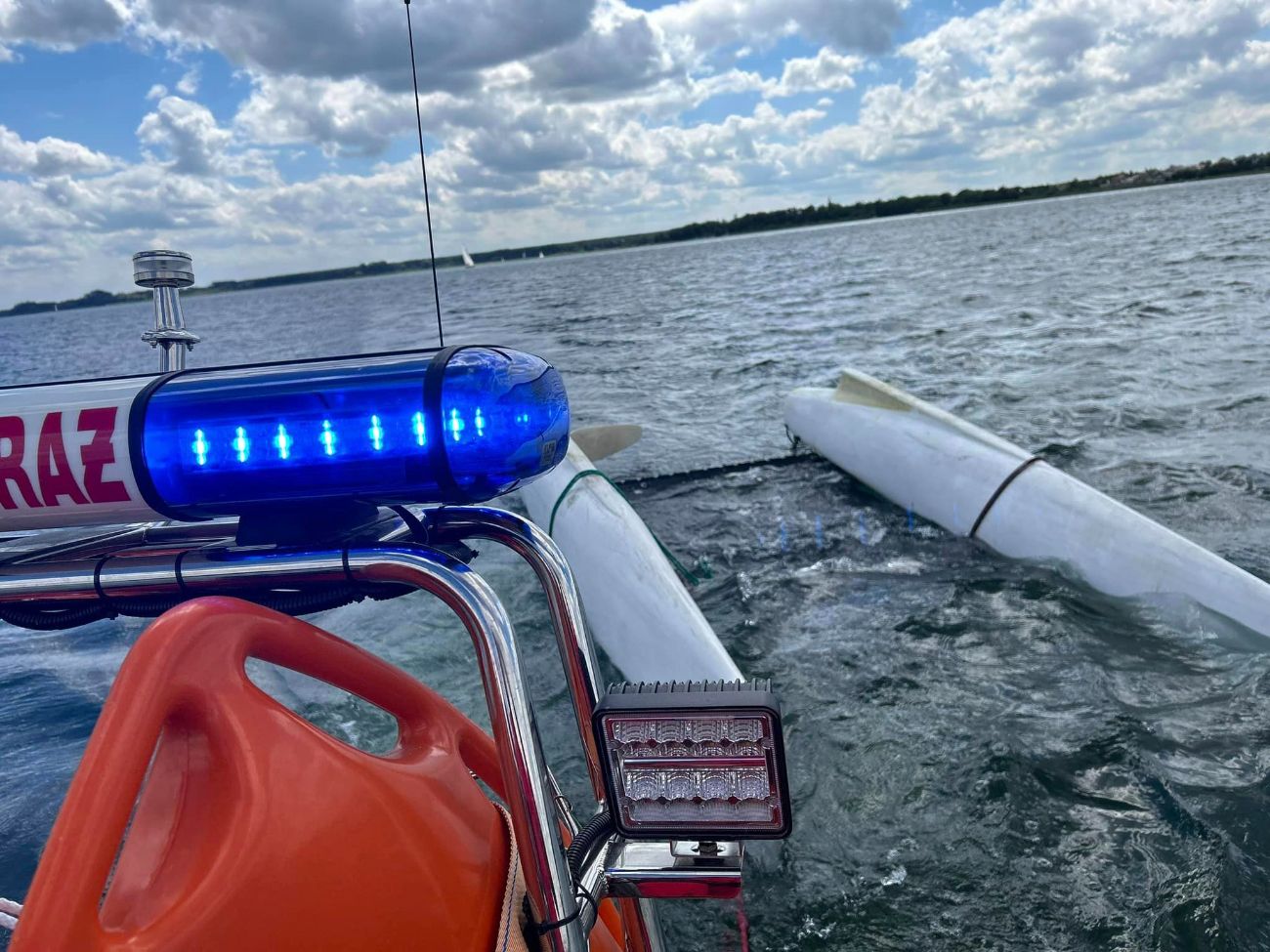 Dwie osoby w wodzie. Akcja na Jeziorze Powidzkim