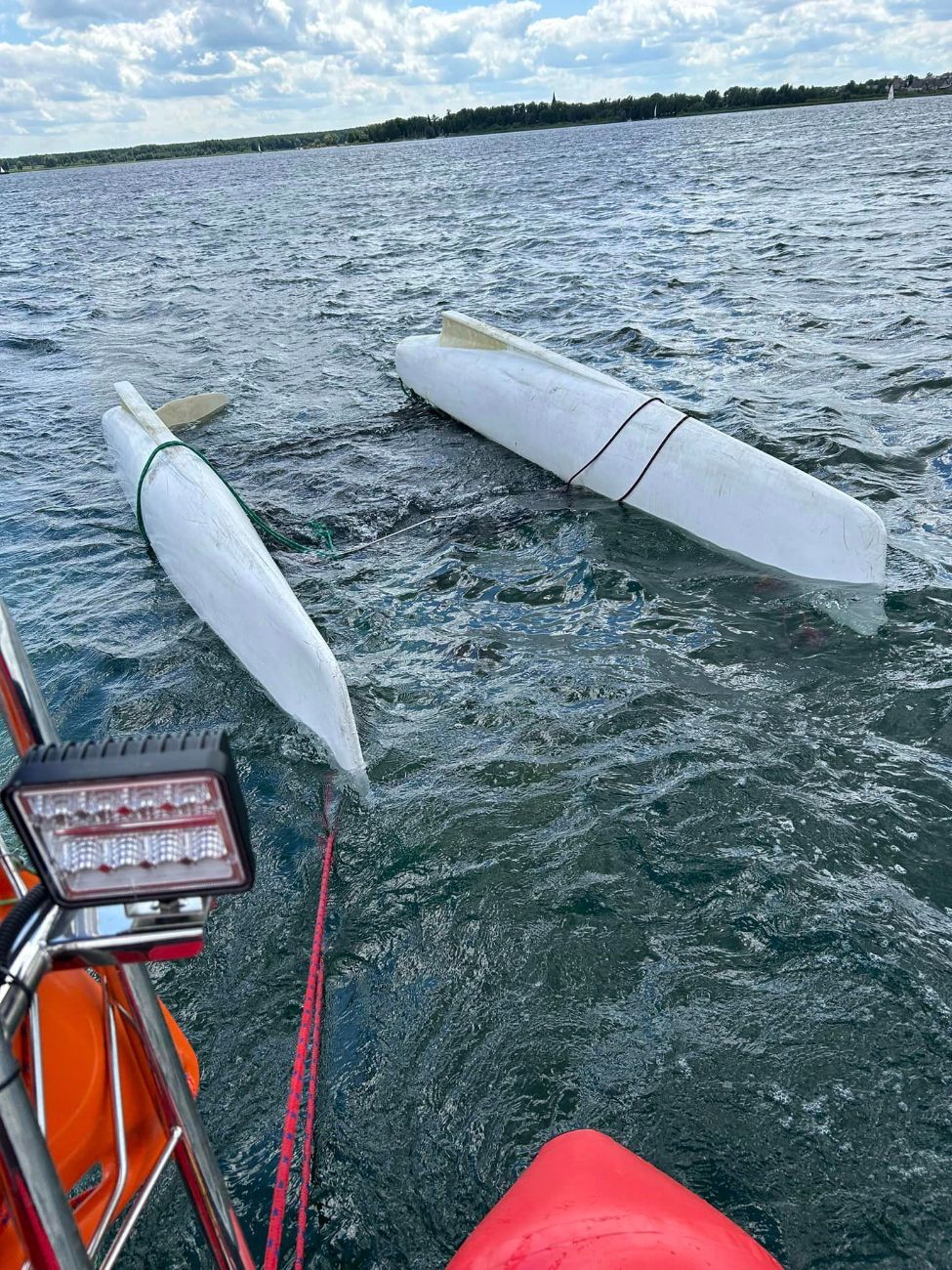 Dwie osoby w wodzie. Akcja na Jeziorze Powidzkim