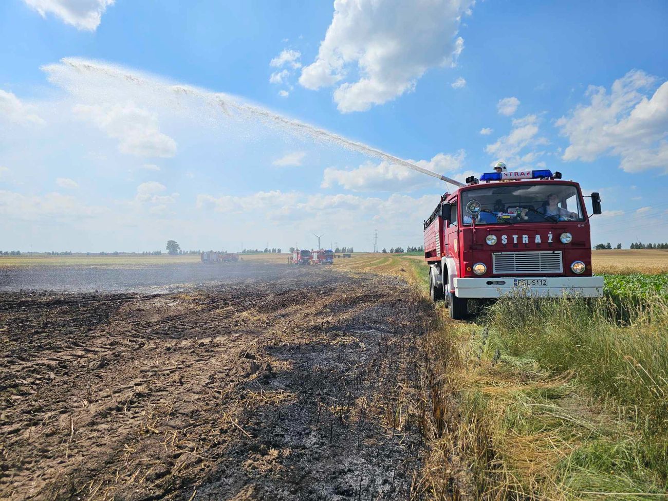 Paliło się w Kotuni. Ucierpiał kierowca ciągnika