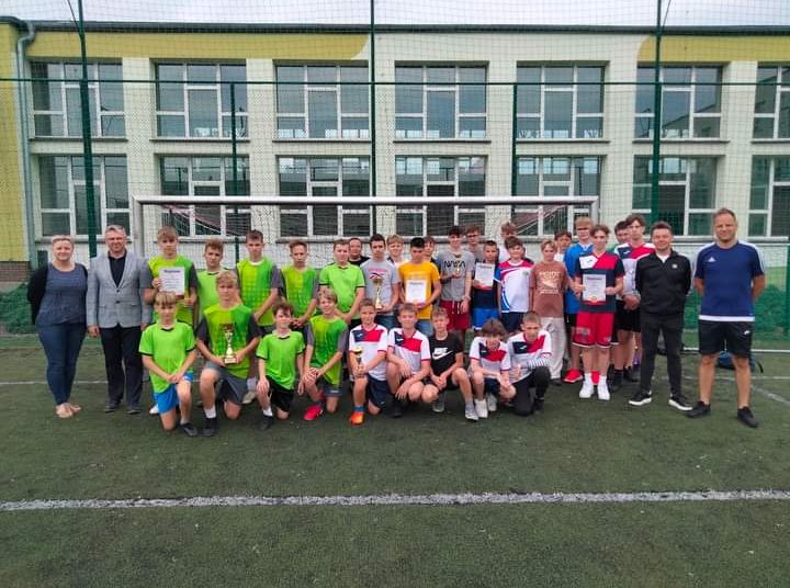 Cienin Kościelny z mistrzowskim pucharem