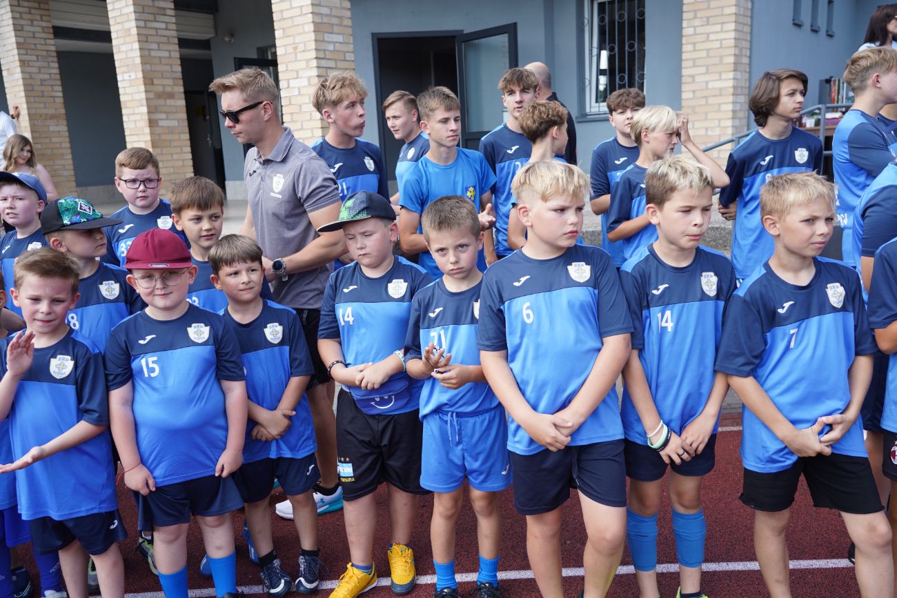 Świętują piłkarze i całe rodziny. Trwa piknik SKP