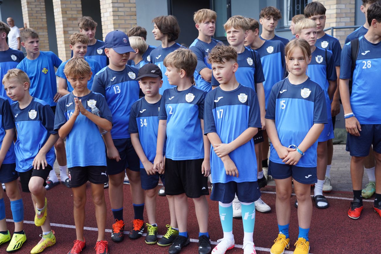 Świętują piłkarze i całe rodziny. Trwa piknik SKP