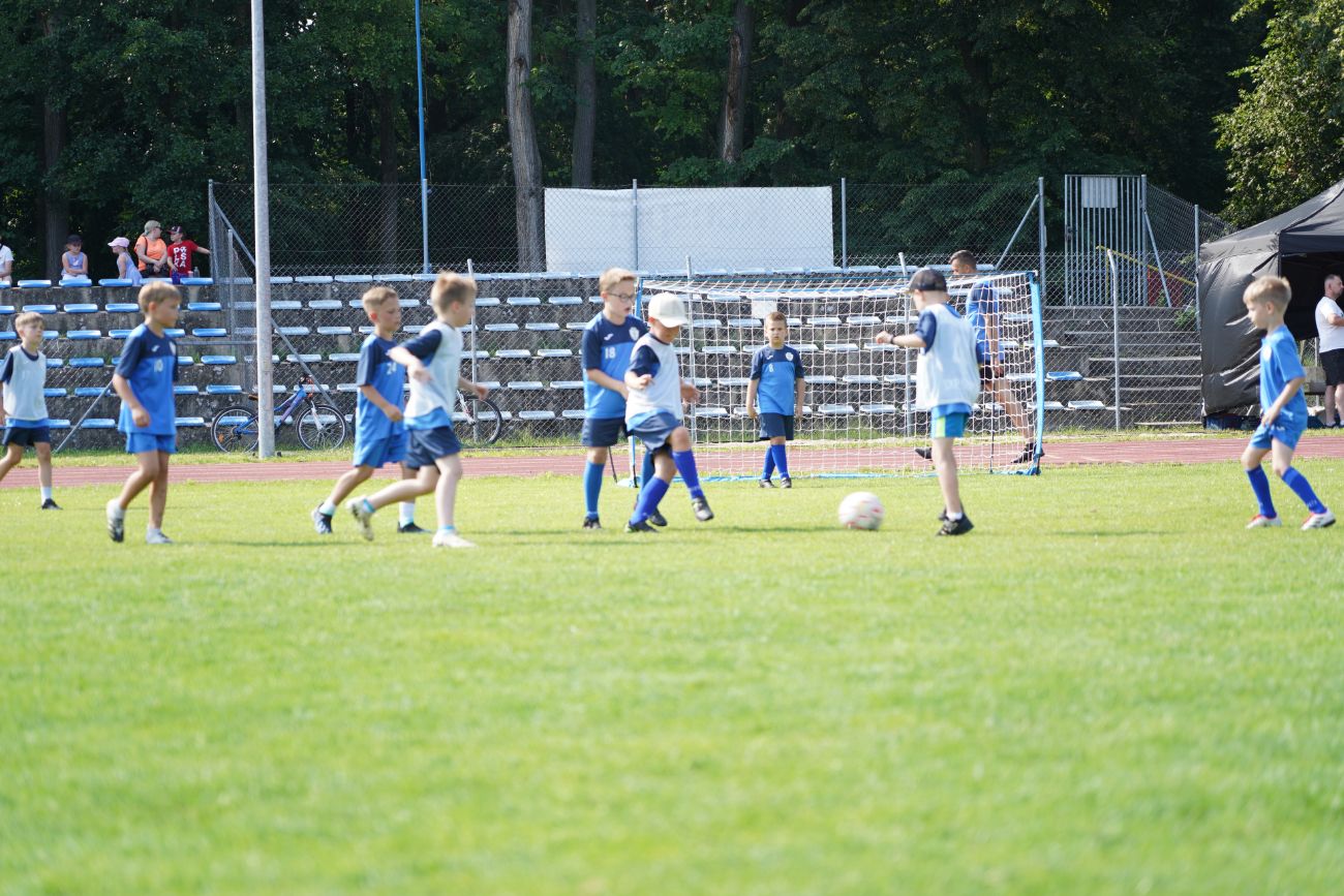 Świętują piłkarze i całe rodziny. Trwa piknik SKP