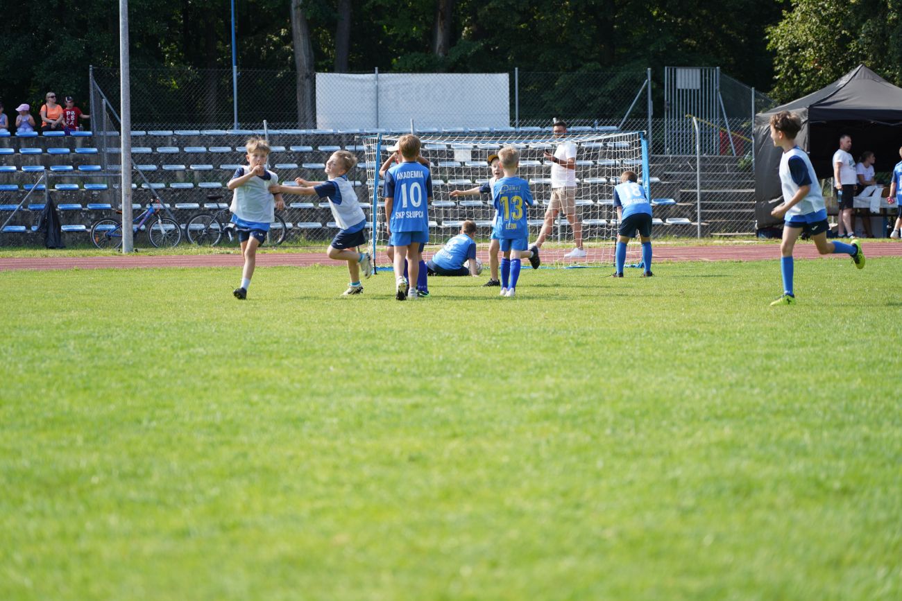 Świętują piłkarze i całe rodziny. Trwa piknik SKP