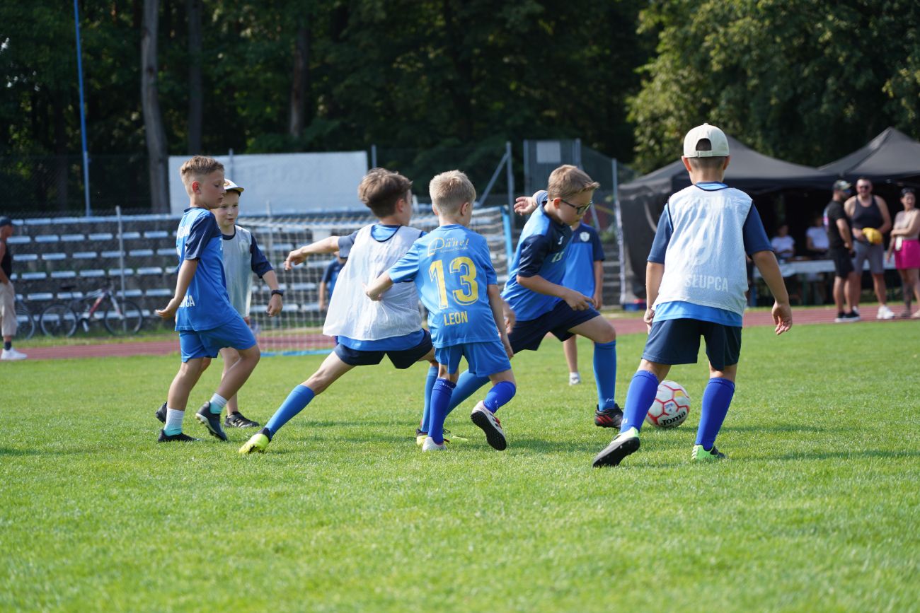 Świętują piłkarze i całe rodziny. Trwa piknik SKP