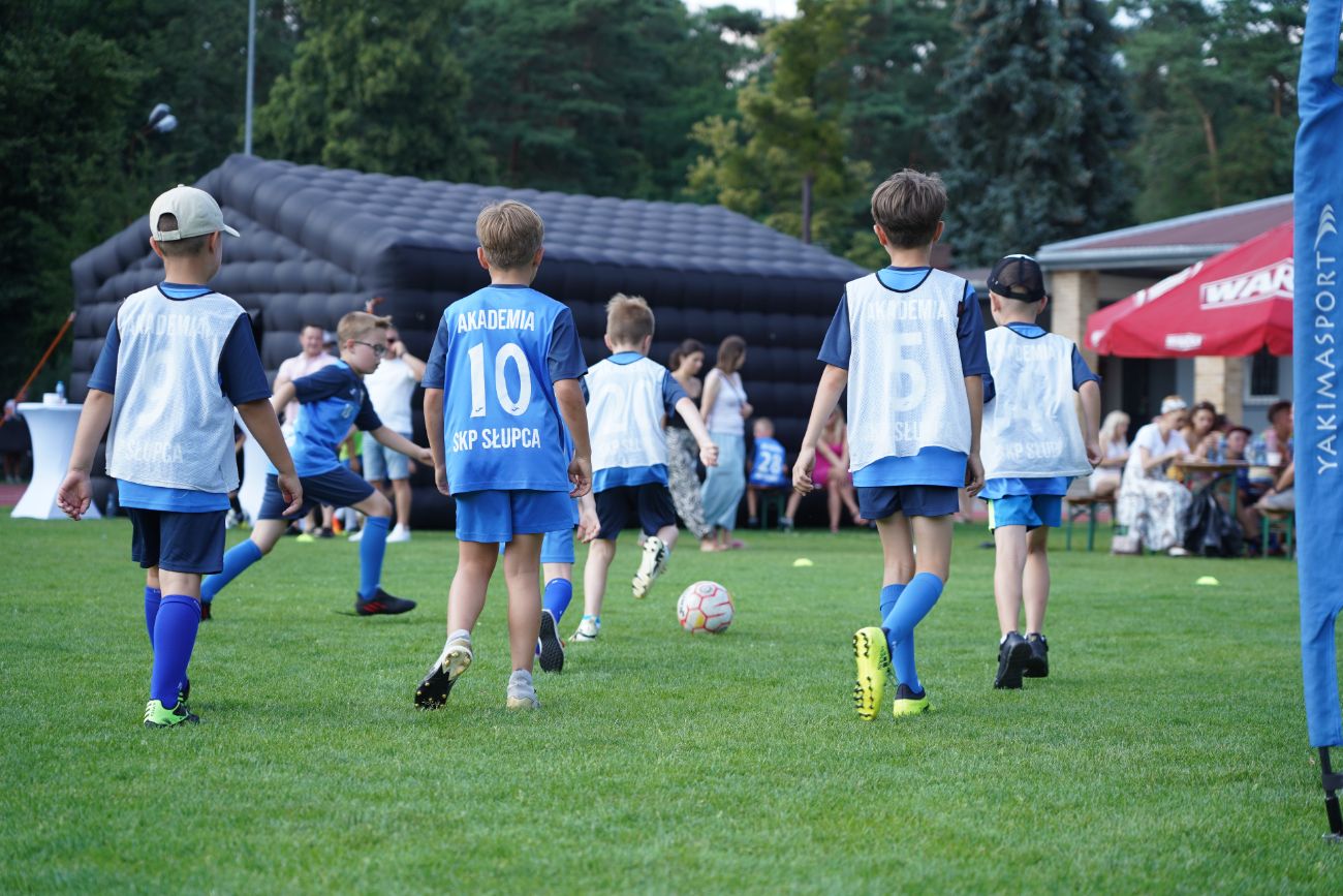 Świętują piłkarze i całe rodziny. Trwa piknik SKP