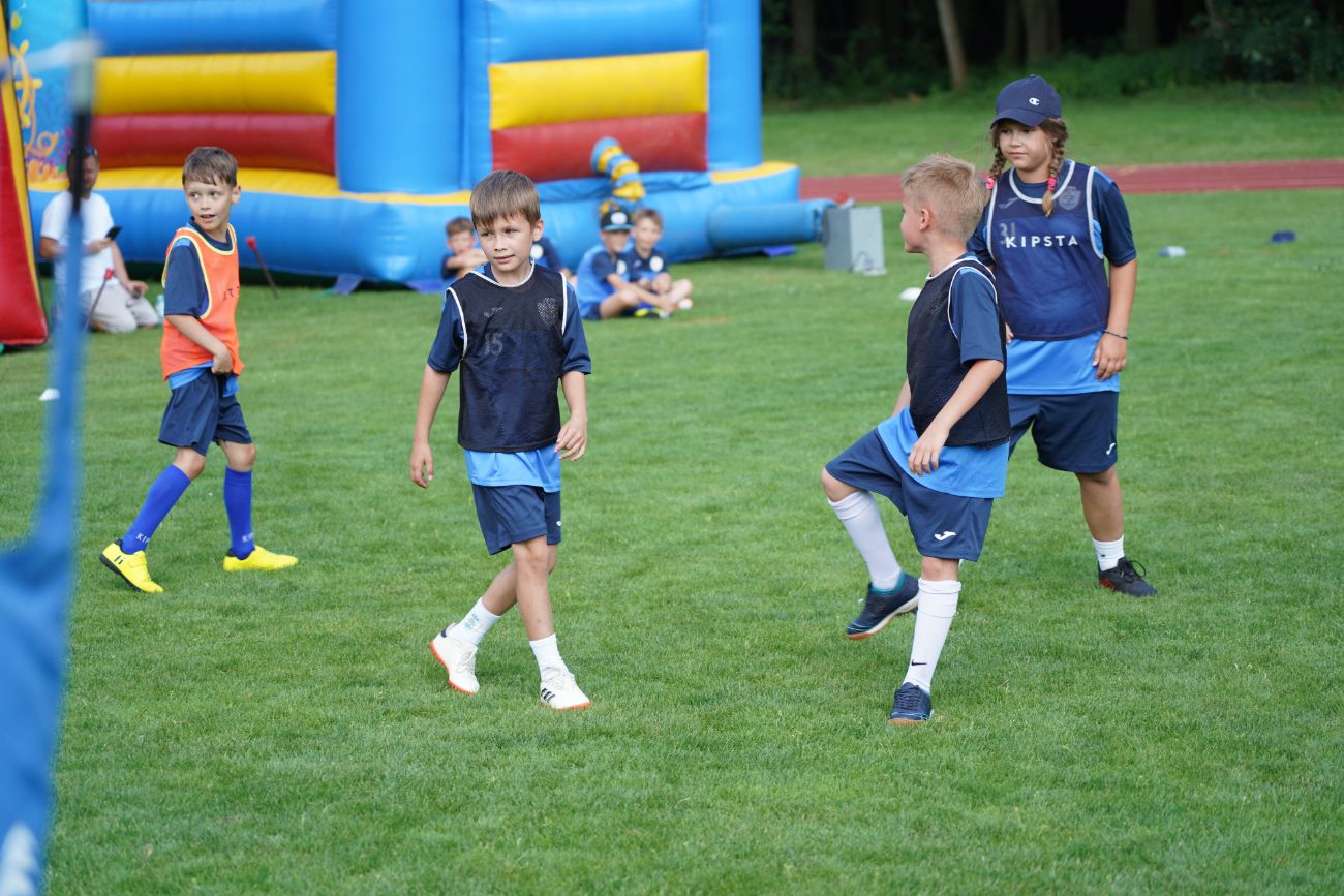 Świętują piłkarze i całe rodziny. Trwa piknik SKP